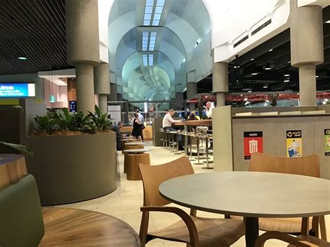 brisbane international airport food court